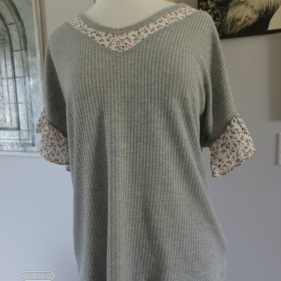 NWOT WOMENS GRAY boutique top #F05 - Picture 2 of 9